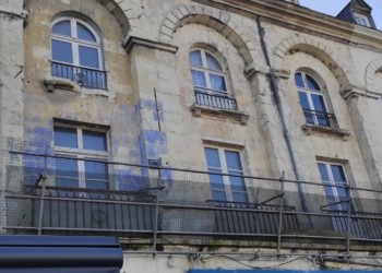 Saumur. Lettre ouverte au Maire et aux ABF concernant la façade d’un bâtiment place de la République
