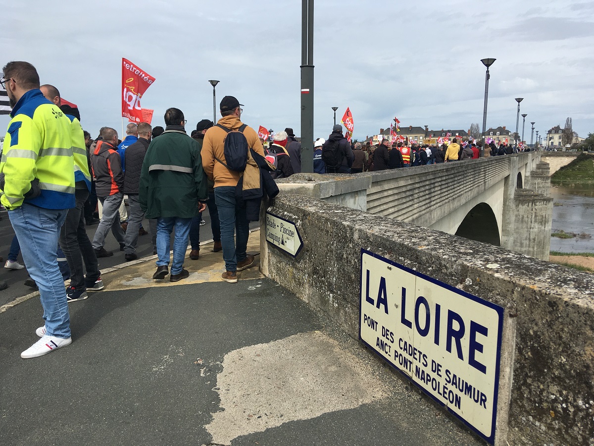 Saumur. Réforme des retraites : Environ 2 500 manifestants ont bloqué des axes majeurs (photos)