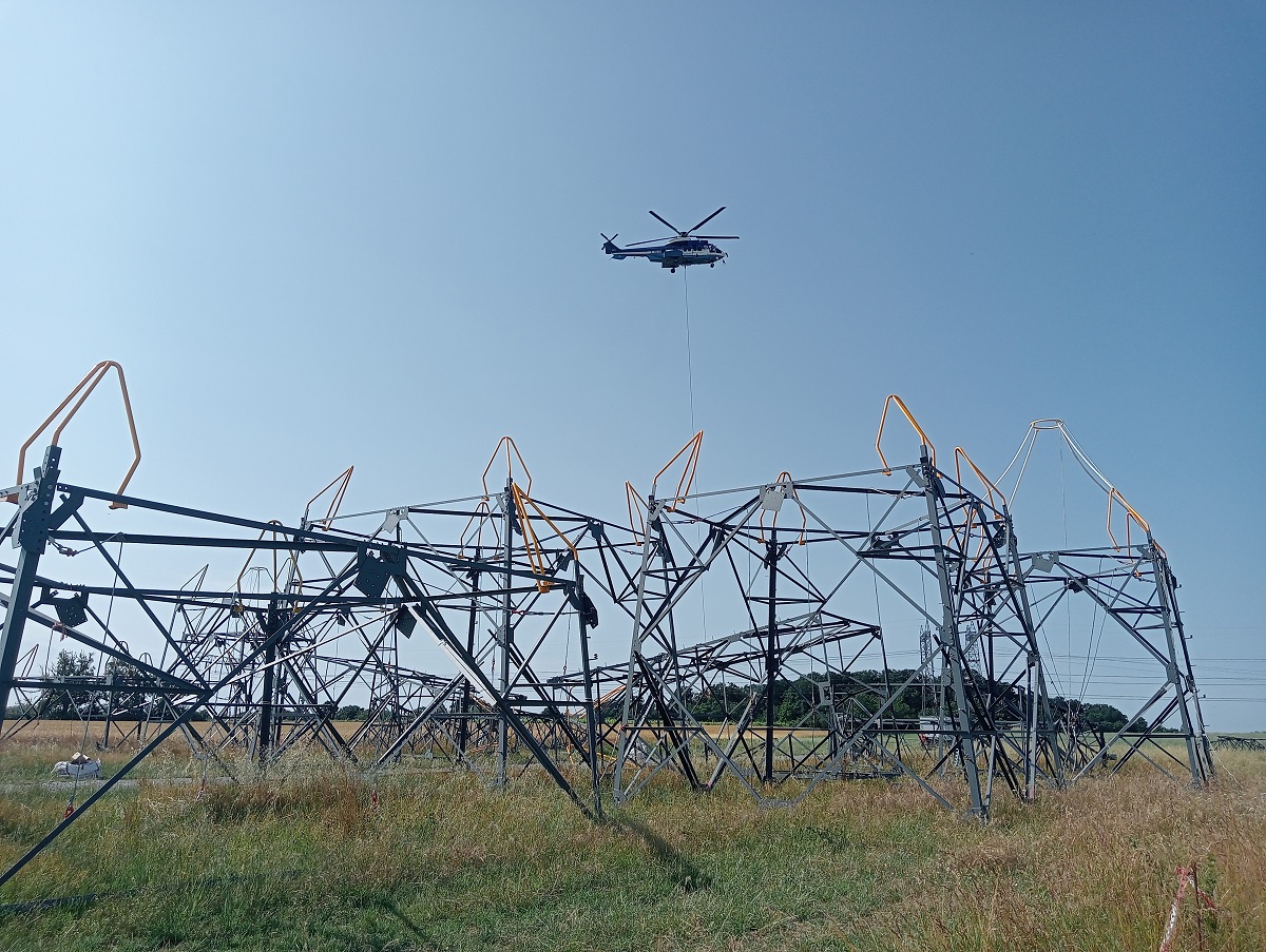 Distré-Cholet : Un hélicoptère pour remplacer les lignes à très haute tension