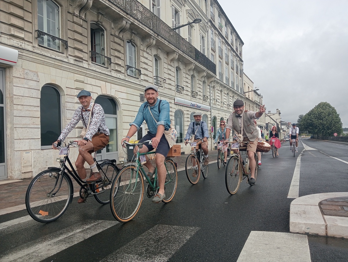 Saumurois. Anjou Vélo Vintage : Une édition pluvieuse mais heureuse ! (Images)
