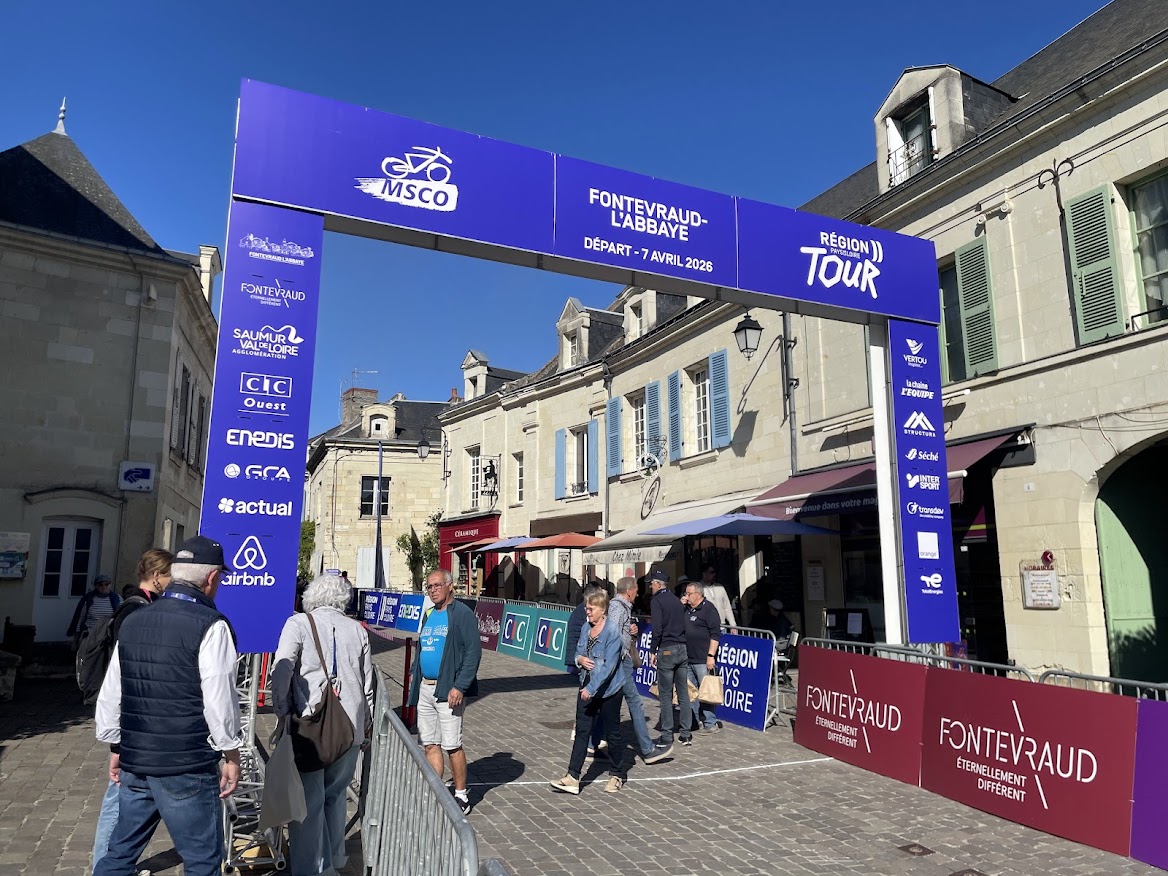 Fontevraud-L&rsquo;Abbaye. En images : Le village en fête à l&rsquo;occasion de la course cycliste du Région Pays de la Loire Tour