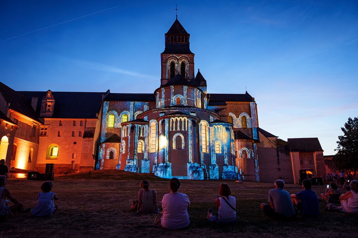 Abbaye de Fontevraud. Découvrir le monument autrement à la tombée de la nuit avec « Les étoiles de Fontevraud »