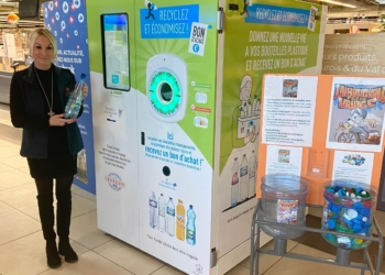 Distré. Une écobox pour transformer vos bouteilles plastique en dons ou bons d’achat au Carrefour Market