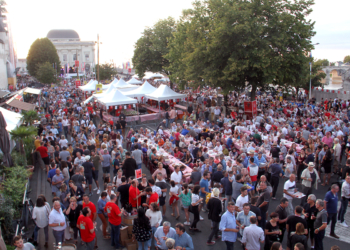 Saumur. Les nappes rouges des Grandes Tablées du Saumur Champigny sont de retour cet été. La 20e fois