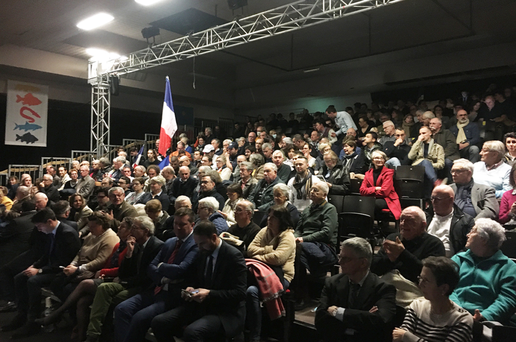 Saumur. Jean-Frédéric Poisson, en meeting pour Eric Zemmour, fait salle comble