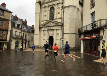 Saumurban Trail. Les coureurs ont affronté la pluie et ont parcouru les rues et monuments saumurois (photos)