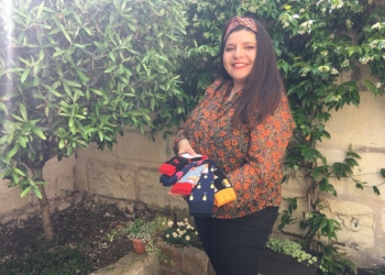 Saumur. Insolite : Camille Vigouroux a créé des chaussettes sur le thème de l’apéro !