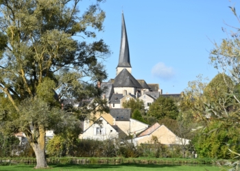 Idée sortie. Le phénomène des clochers tors dans le pays Baugeois