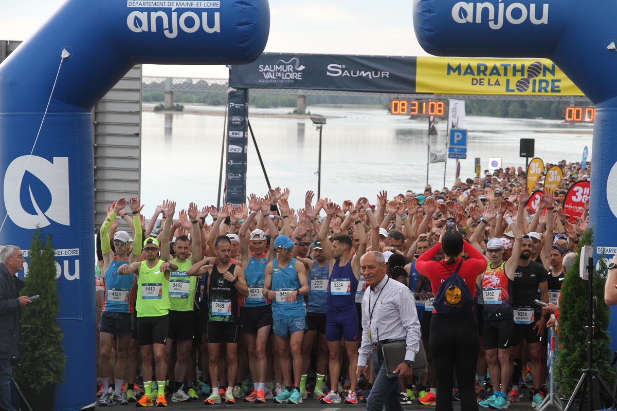 Saumur. Marathon de la Loire. Plus de 4 000 coureurs s’élancent des bords de Loire pour 42km (photos)