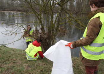 Saumur. Quand les Écoles Militaires de Saumur nettoient des bords de Loire…