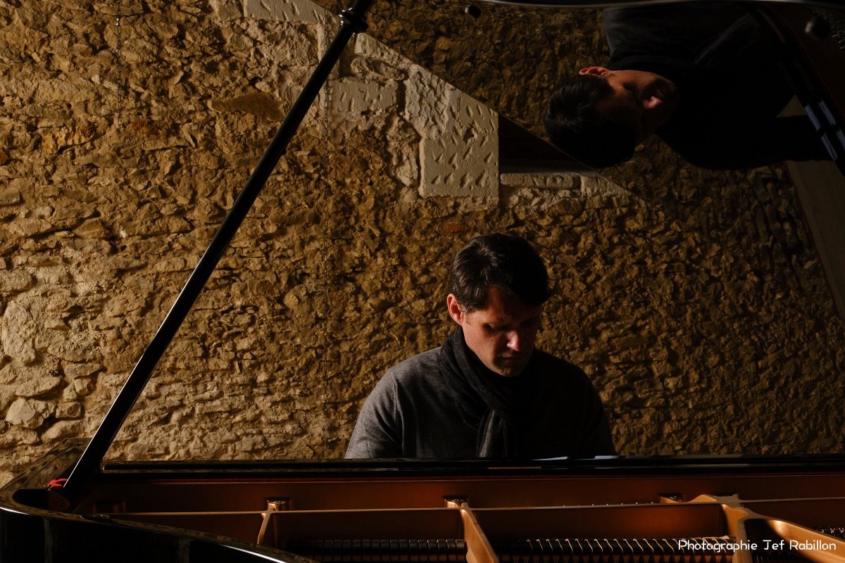 Pianiste-Alexandre-Galene.jpg - Saumur Kiosque