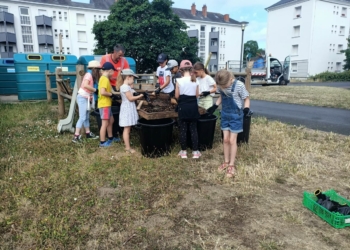 Saumur. Tamisage des composteurs partagés avec l’école de la Visitation