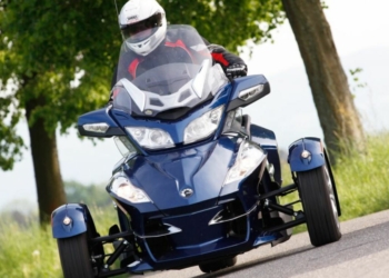 25 juin à Distré : Baptême de Can-Am Spyder au Carrefour Market