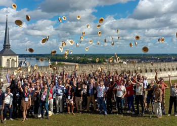 Paulée d’Anjou : 91 vignerons font leur défilé haute couture devant de grands noms du vin à Saumur
