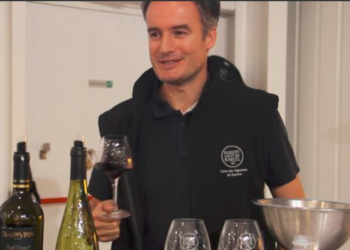 Saumurois. Transfert dans les chais entre Robert et Marcel et le Château de Parnay