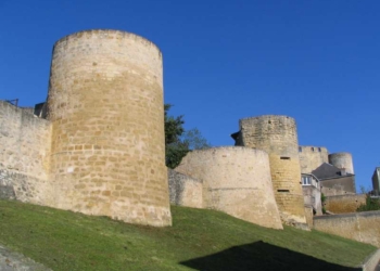 Histoire locale. Thouars, une ville médiévale : 1er volet – Les fortifications