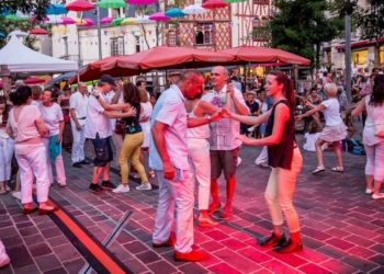 8 juillet à Saumur. Baila conmigo : la place Saint-Pierre à l’heure cubaine