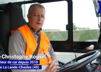 Pays de la Loire. Conducteur de car scolaire, le maire de La Lande-Chasles témoigne sur son quotidien