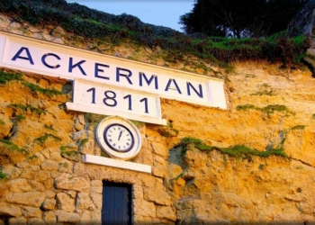 Saumurois. Histoire locale. La Maison Ackerman, pionnière des maisons de bulles du Val de Loire