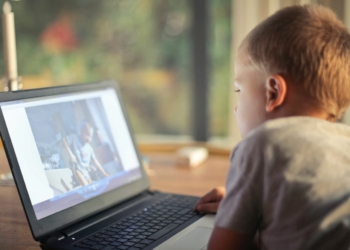 Dossier. Contrôle parental obligatoire sur les appareils connectés à internet