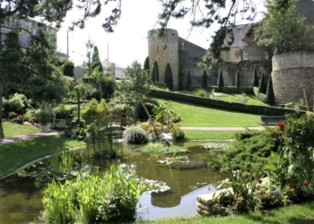 Histoire locale. Les parcs et jardins Thouars