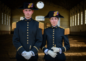 Saumur. Deux nouveaux écuyers intronisés au Cadre Noir