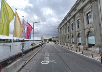 Saumur. Des travaux de surélévation du parapet quai Lucien Gautier
