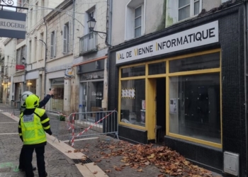 Chinon. La toiture d’un immeuble s’effondre, 10 personnes relogées