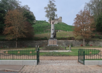 Beaufort-en-Anjou. Une cérémonie du 11 novembre devant un monument centenaire flambant neuf