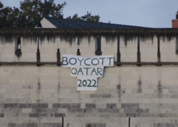 Saumur. Coupe du monde : Un collectif affiche une banderole sur le château et appelle au boycott
