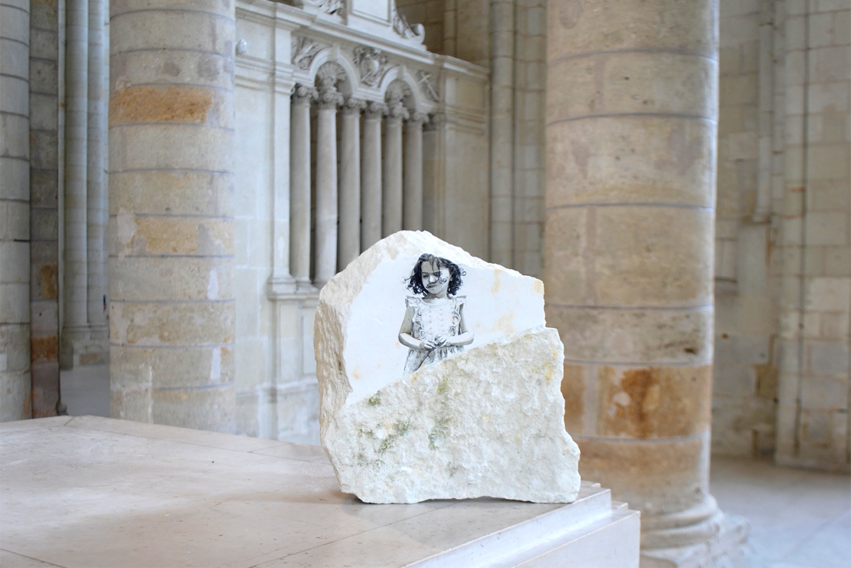 Une pierre derrière soi © Fabien Mérelle - Saumur Kiosque