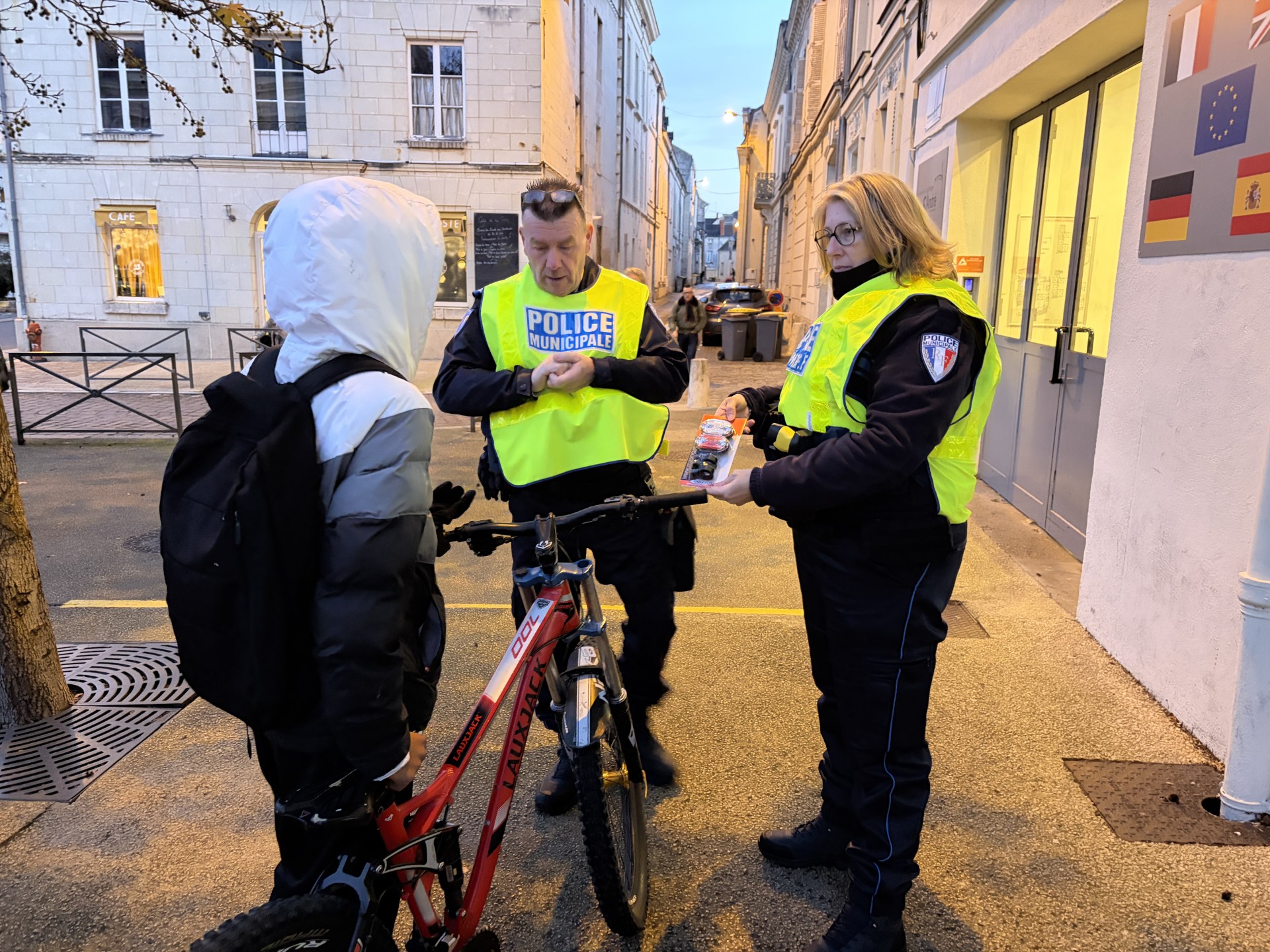 Saumur. La police municipale agit pour la sécurité des jeunes cyclistes