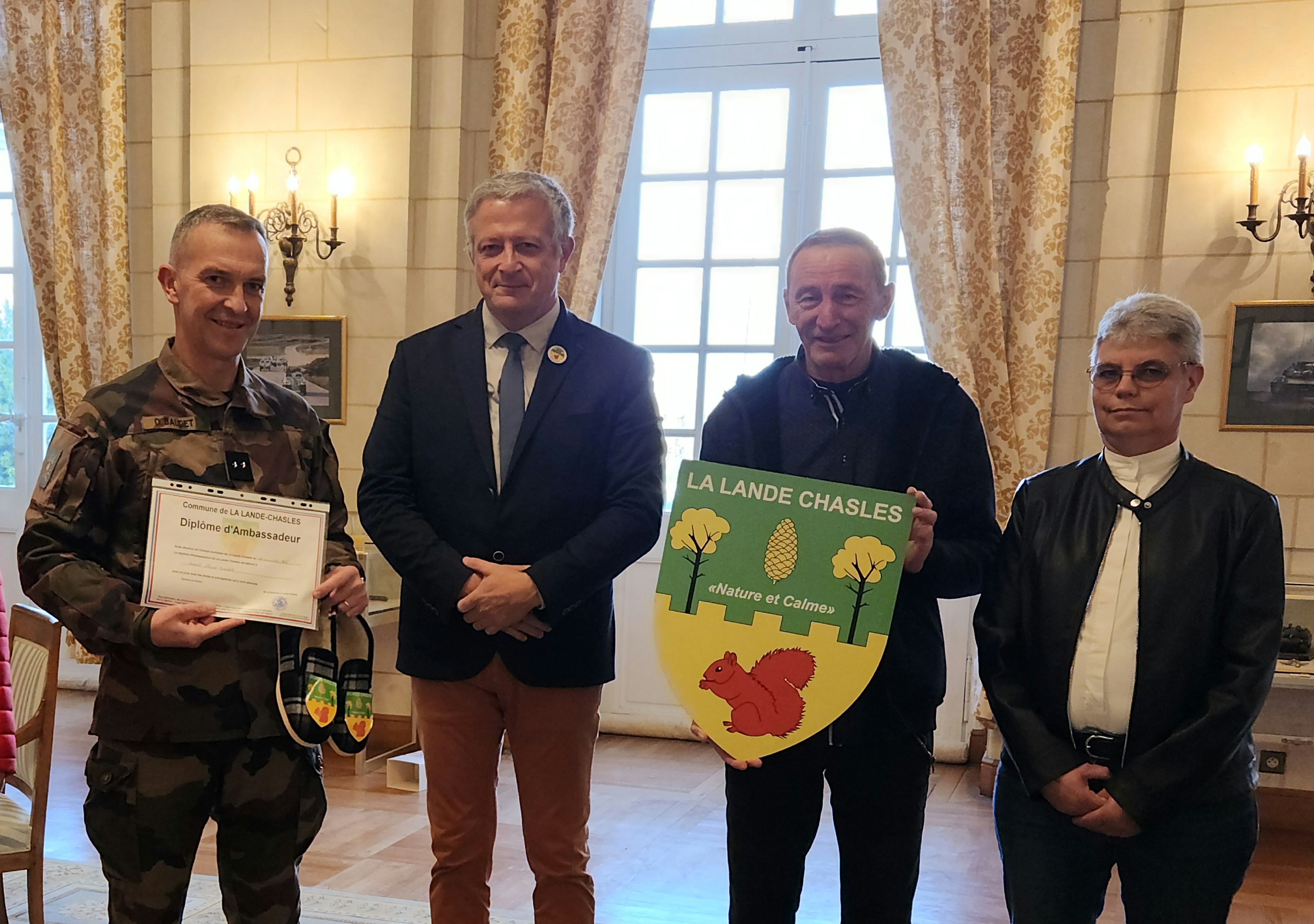 La Lande-Chasles : Après un buzz en chaussons, le général Olivier Baudet nommé ambassadeur de la commune