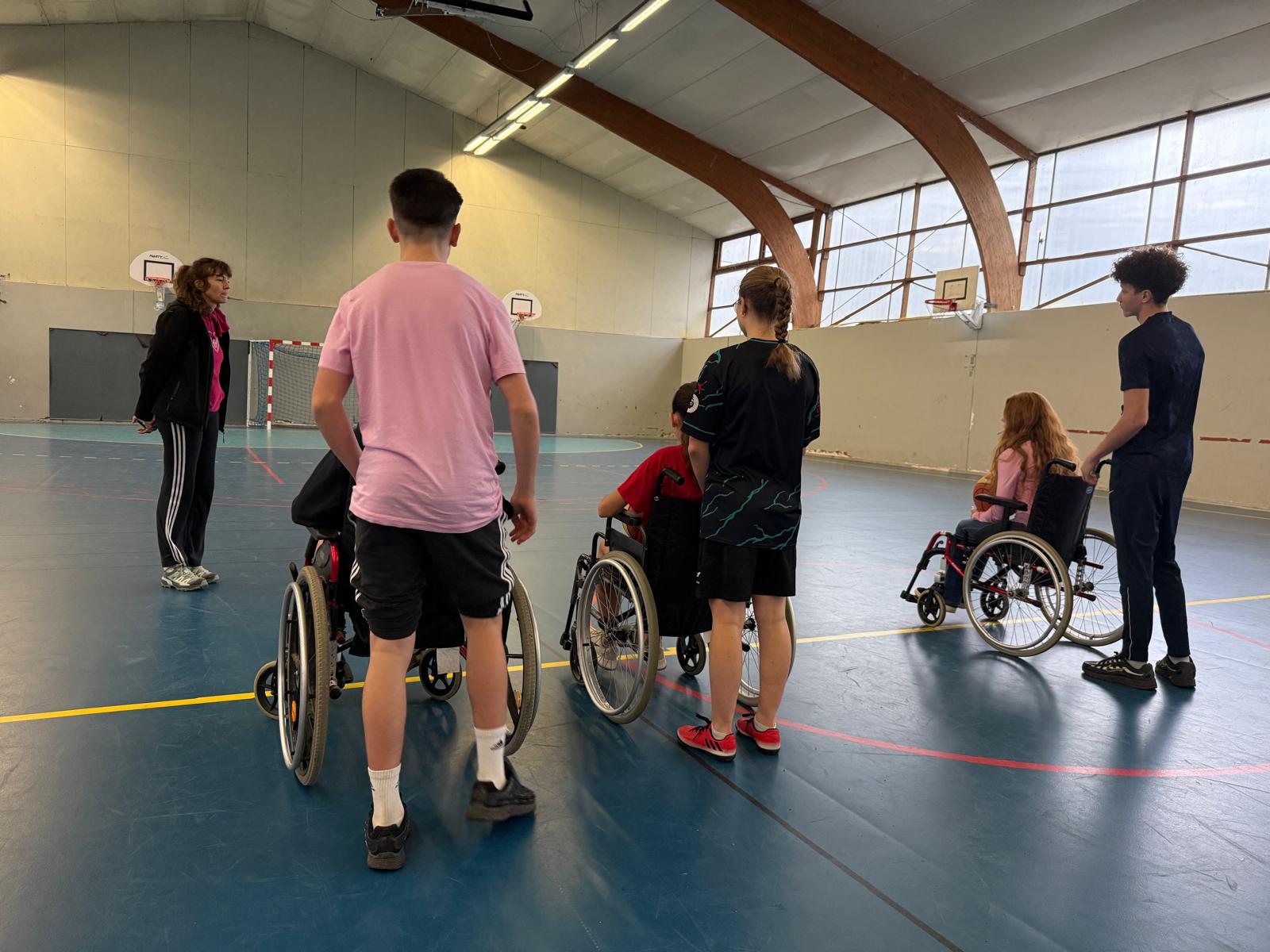 Saumur. Des lycéens apprennent à voir la handicap autrement grâce au sport