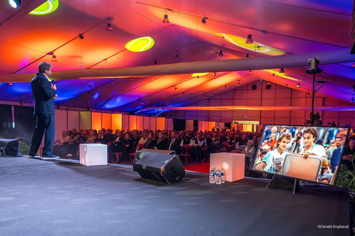 Saumur. Henri Lecomte captive le public saumurois lors de la soirée du CIDES