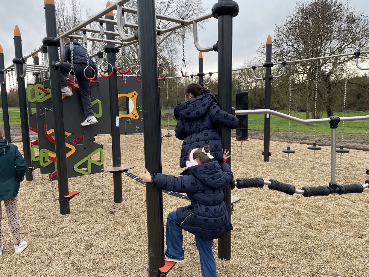 Saumur. En images : Un nouvel équipement sportif et ludique sur la plaine du Thouet