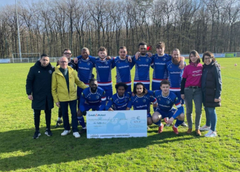 Saumur. L&rsquo;AS Bayard remet un chèque à l&rsquo;association les Rebelles Roses