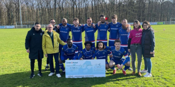 Saumur. L&rsquo;AS Bayard remet un chèque à l&rsquo;association les Rebelles Roses
