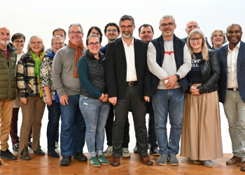 Municipales 2026 à Gennes-Val de Loire. La liste “Deux Rives, Un Avenir” affiche une équipe complète et un programme structuré