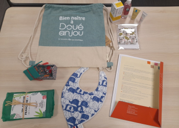 Doué-en-Anjou. La ville offre un sac naissance aux jeunes parents douessins