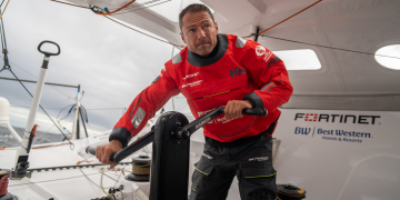 Saumur. Le skipper Romain Attanasio au départ du Marathon de la Loire 2026