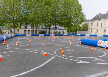 Chinon. Pourquoi une piste a-t-elle été installée sur la place Jeanne d’Arc