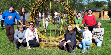 Gennes. « 20.000 lieues sous la Loire » : Une sculpture végétale réalisée par les apprentis vanniers