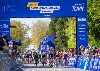 Région Pays de la Loire Tour : Une première étape de la lumineuse Abbaye royale de Fontevraud au sprint final, sous le soleil de Vertou
