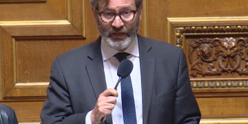 Politique. Le Sénateur Emmanuel Capus interpelle le gouvernement sur le coût du travail