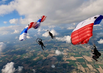 Parachutisme : L’équipe de France de Voile Contact à 4 va s’entraîner à Saumur  