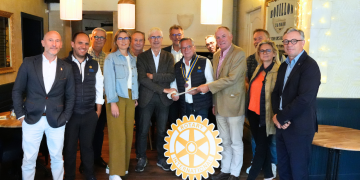Le Rotary Club Saumur Val de Loire remet 5 000 € à VigiRéseaux pour soutenir les chefs d’entreprise en difficulté