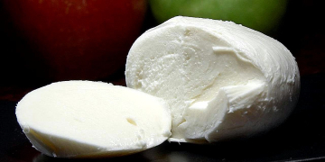 La rubrique diététique. Burrata, feta, mozzarella : pourquoi les fromages méditerranéens ont la cote ?