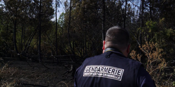 Maine-et-Loire. Après les incendies, ces gendarmes suivent les traces laissées par le feu pour en trouver l&rsquo;origine