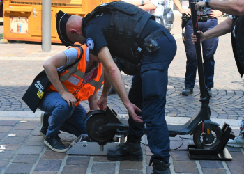 Saumur. La police a contrôlé les utilisateurs de trottinettes électriques ce mercredi
